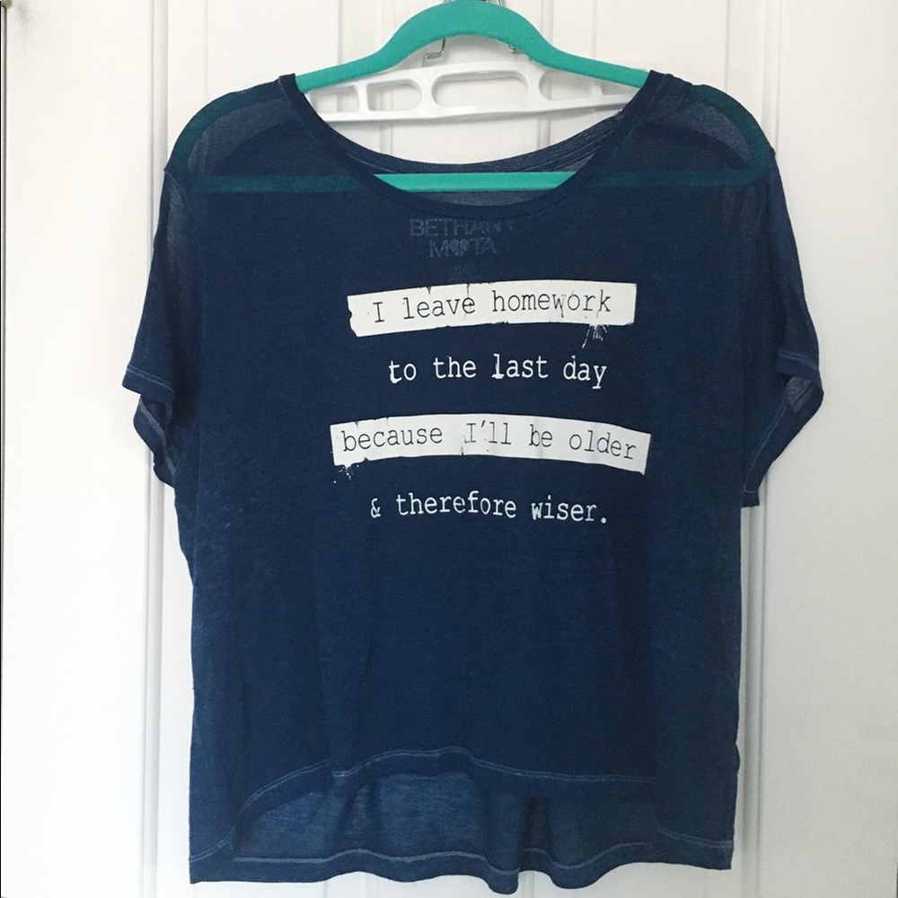 ✨Bethany Mota graphic crop top size small women’s✨